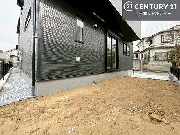 ちょっとしたお庭スぺースが付いています!ガーデニングも楽しめそうですね。