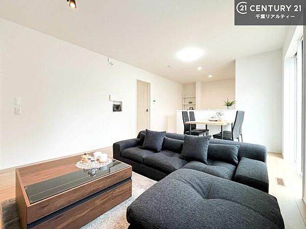 大切な家族が集まるからこそLDKにはこだわりたい。子供たちが元気に笑いながら走り回っている姿を見た時が「広い家にして良かった」と思う瞬間です。