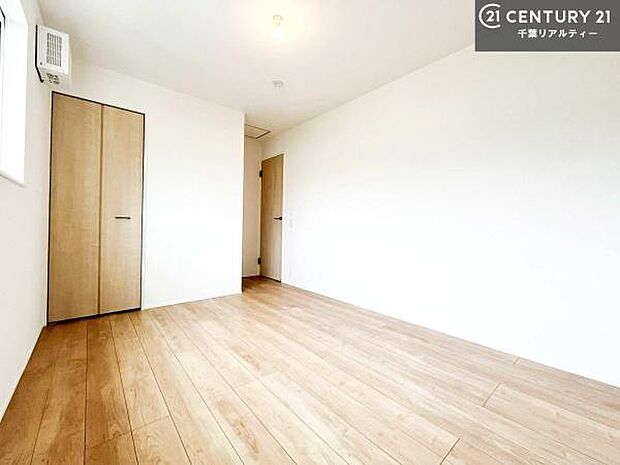 シンプルにデザインされているため、家具を選びません！お気に入りの家具を置いてくつろげる空間を作ることができます。