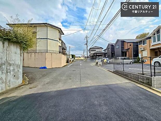 周辺環境や、お客様のご希望に合った物件も一緒にご案内を致します。住宅ローンアドバイザーによるご相談も承ります。当社はお問い合わせに即対応します！お待たせしません！