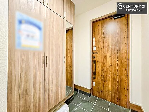 シューズボックス付き。玄関が片付きお掃除がしやすいです!スッキリした玄関で戸を開けた瞬間、清潔感のある心地いい空間が出迎えてくれます。