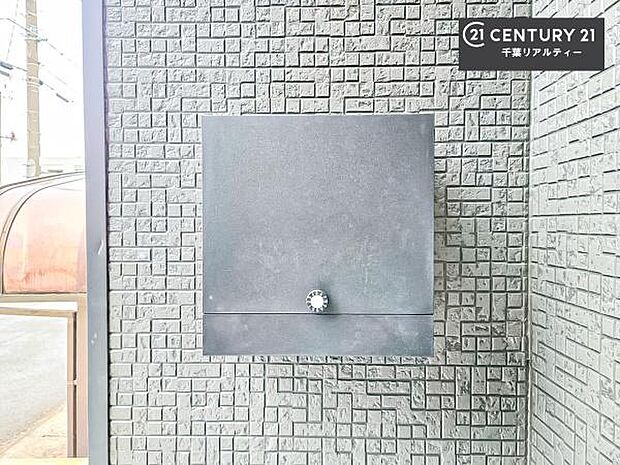 郵便ポスト付きで不在時でも荷物が受け取れてとっても便利!家にいなきゃいけないストレス回避!再配達の手間が省けます!