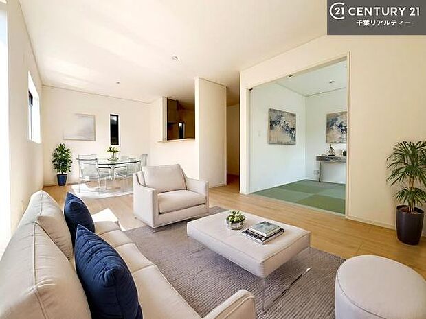 家具はCGパースです。大切な家族が集まるからこそLDKにはこだわりたい。子供たちが元気に笑いながら走り回っている姿を見た時が「広い家にして良かった」と思う瞬間です。