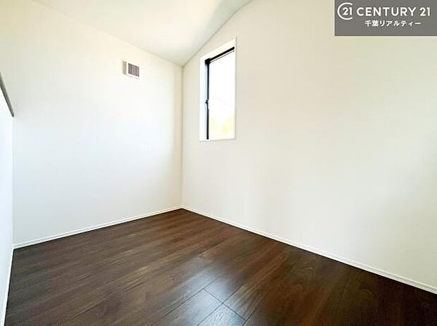 部屋干しができる広々スペース!他にもワークスペースや収納などアレンジ可能です!