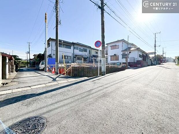 明るく開放的な角地でちょっと贅沢なお住まいをしませんか。