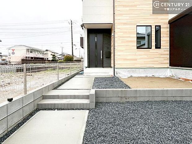 当日のご内覧も随時承っております！店舗駐車場完備＆お子さまも楽しく過ごせるキッズスペースあり!ぜひご家族そろってお気軽にお越しください！