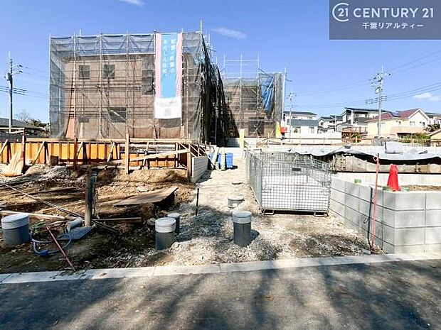 カースペース付きなのでマイカーをお持ちの方も安心ですね！ぜひ現地にてお確かめくださいませ！