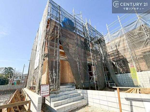 建築途中だからこそ分かる構造のしっかりさ。完成後は理想の住まいとしてお迎えします。これから仕上がる内装にも注目！新生活が楽しみになる住まいです。