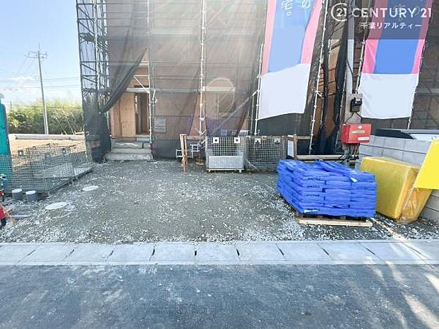 カースペース付きなのでマイカーをお持ちの方も安心ですね!ぜひ現地にてお確かめくださいませ!