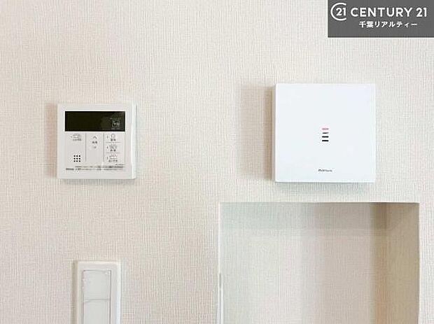 ボタンのスイッチや自動でお風呂の準備が整うため、わざわざ浴室に行ってお湯を入れたり継ぎ足したりする必要がなく便利ですね！