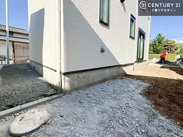 専用のお庭スペースつき！ガーデニングや家庭菜園が楽しめてアウトドアの趣味が増えそうですね！