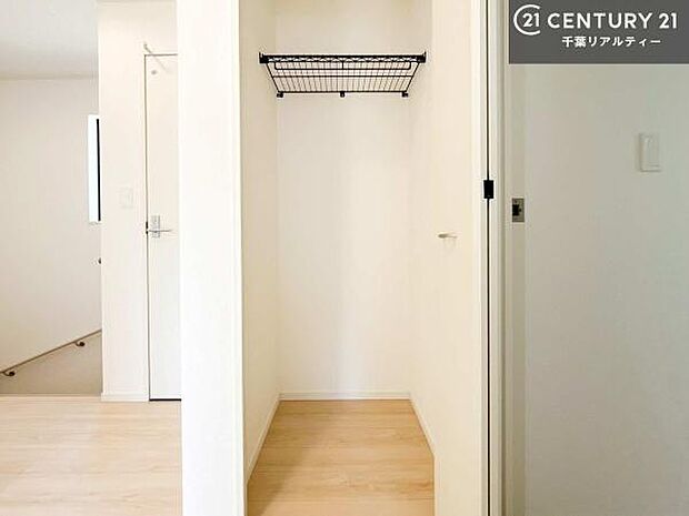 収納が充実しているからこそ、お部屋はいつも広々。掃除や片付けもラクになり、居心地の良い暮らしが続きます。