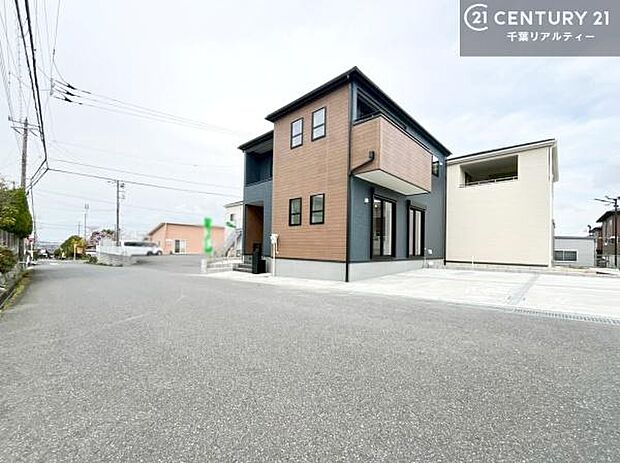 周辺環境や、お客様のご希望に合った物件も一緒にご案内を致します。住宅ローンアドバイザーによるご相談も承ります。当社はお問い合わせに即対応します！お待たせしません！