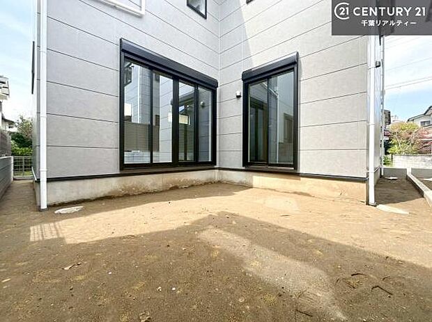 専用のお庭スペースつき！ガーデニングや家庭菜園が楽しめてアウトドアの趣味が増えそうですね！