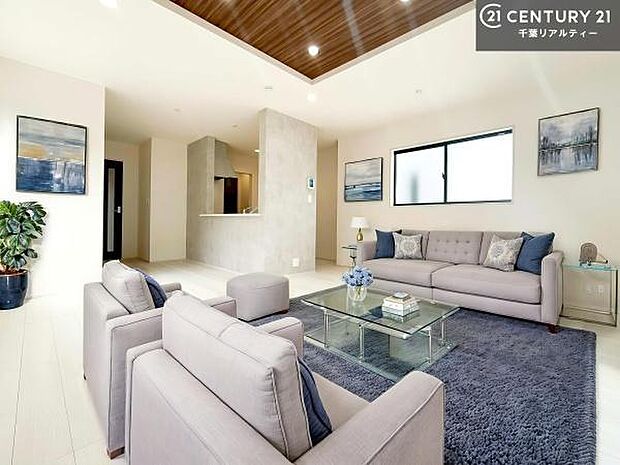 家具はCGパースです。開放感のある広々LDK!ソファーやダイニングテーブルを置いても窮屈にならないので快適に過ごせます!コミュニケーションが取りやすいリビングです!