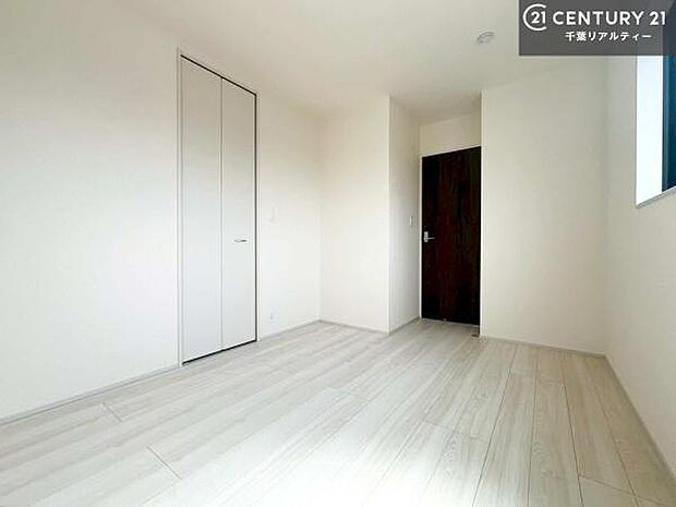 シンプルにデザインされているため、家具を選びません！お気に入りの家具を置いてくつろげる空間を作ることができます。