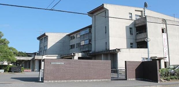 君津市立周西南中学校まで576m