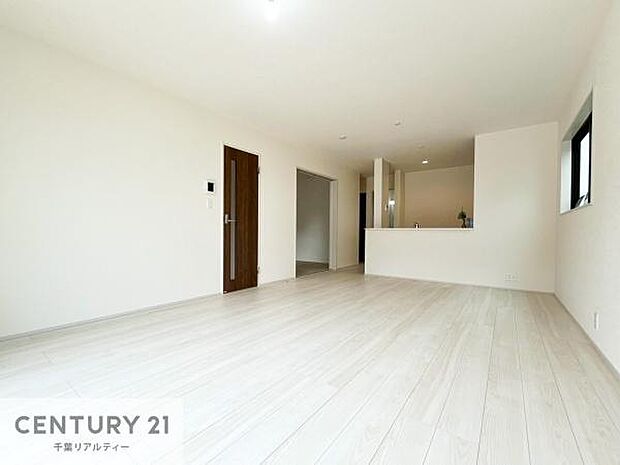 心地良いリビングは家族が自然と集まります。家族団欒の時間が増えそうです。ご家族と、より一層充実した時間を過ごせそうですね。(施工例)