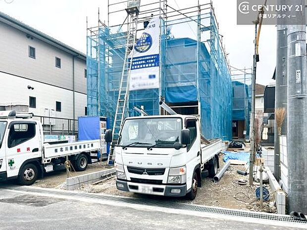 駐車スペースは2台分あります!セカンドカーはもちろん、バイクや自転車なども置き場所に困りません。