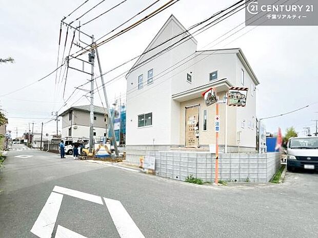 明るく開放的な角地でちょっと贅沢なお住まいをしませんか。