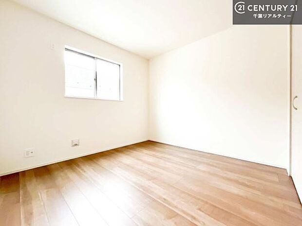 シンプルにデザインされているため、家具を選びません！お気に入りの家具を置いてくつろげる空間を作ることができます。