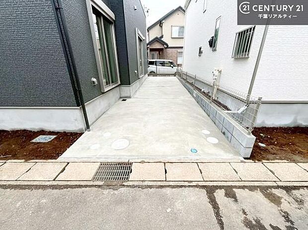 カースペース付きなのでマイカーをお持ちの方も安心ですね！ぜひ現地にてお確かめくださいませ！