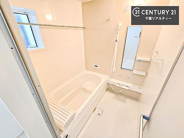 落ち着きある大人の雰囲気のバスルームは、味が出ていてバスタイムが充実!お仕事頑張っているご褒美にお好みの香りの入浴剤を入れて、楽しんでみてはいかがでしょうか?【現地販売会開催中】