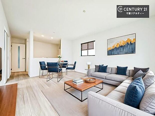 家具はCGパースです。大切な家族が集まるからこそLDKにはこだわりたい。子供たちが元気に笑いながら走り回っている姿を見た時が「広い家にして良かった」と思う瞬間です。