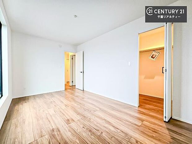 収納スペースがしっかり確保されているため、おもちゃや学用品もサッと片付き、いつでもスッキリ。綺麗な空間が保てます！