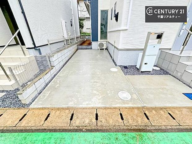 カースペース付きなのでマイカーをお持ちの方も安心ですね！ぜひ現地にてお確かめくださいませ！