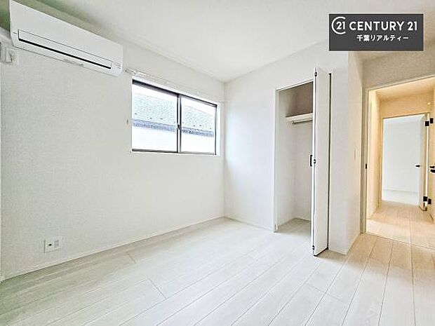 シンプルにデザインされているため、家具を選びません！お気に入りの家具を置いてくつろげる空間を作ることができます。