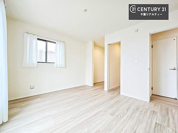 シンプルにデザインされているため、家具を選びません！お気に入りの家具を置いてくつろげる空間を作ることができます。