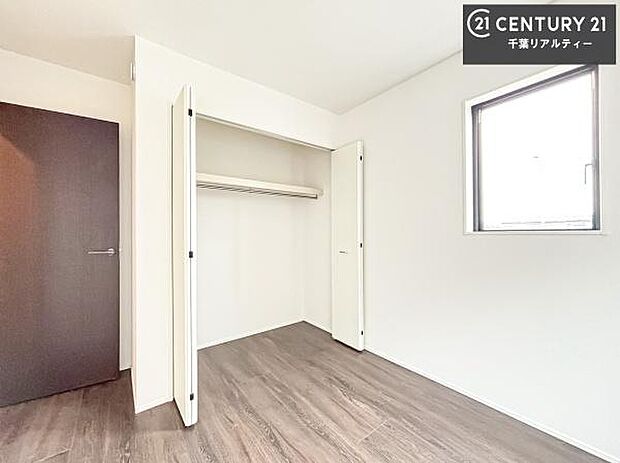 収納が充実しているからこそ、お部屋はいつも広々。掃除や片付けもラクになり、居心地の良い暮らしが続きます。