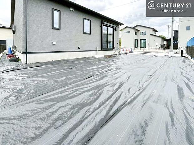 陽当たり良好なお庭です！お子様の遊び場としても利用できます！