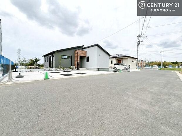 周辺環境や、お客様のご希望に合った物件も一緒にご案内を致します。住宅ローンアドバイザーによるご相談も承ります。当社はお問い合わせに即対応します！お待たせしません！