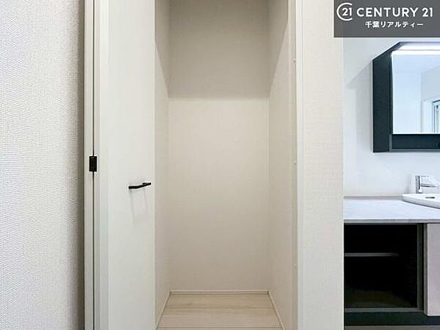 住空間をすっきり使うためには必須ポイントの収納スペースですよね。是非現地でご確認ください！