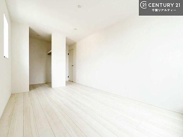 シンプルにデザインされているため、家具を選びません！お気に入りの家具を置いてくつろげる空間を作ることができます。