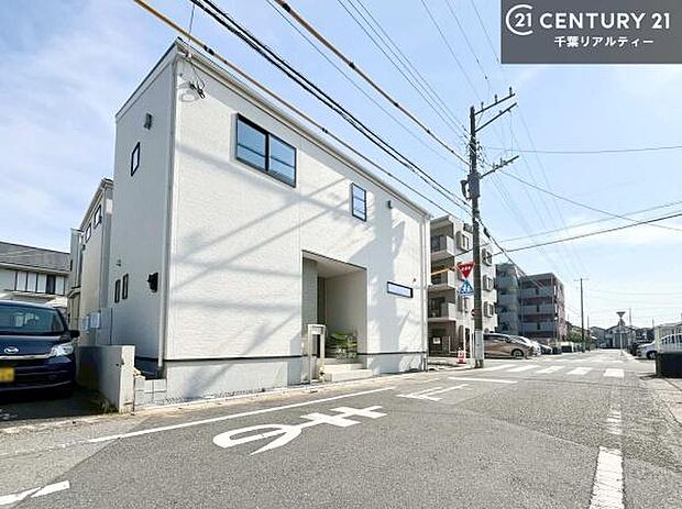 周辺環境や、お客様のご希望に合った物件も一緒にご案内を致します。住宅ローンアドバイザーによるご相談も承ります。当社はお問い合わせに即対応します！お待たせしません！