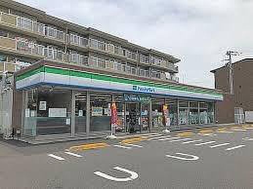 ファミリーマート稲毛小中台町店まで779m