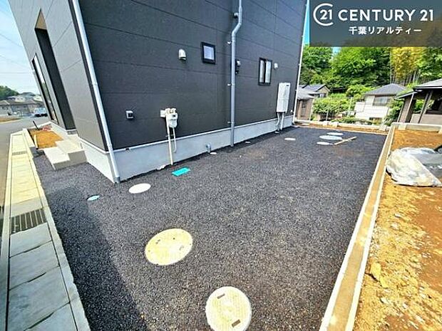 カースペース付きなのでマイカーをお持ちの方も安心ですね！ぜひ現地にてお確かめくださいませ！