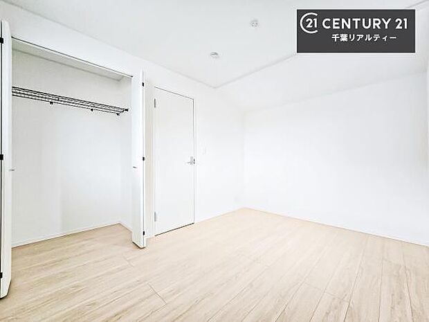 収納が充実しているからこそ、お部屋はいつも広々。掃除や片付けもラクになり、居心地の良い暮らしが続きます。