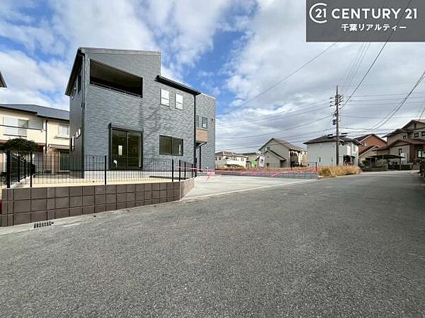 周辺環境や、お客様のご希望に合った物件も一緒にご案内を致します。住宅ローンアドバイザーによるご相談も承ります。当社はお問い合わせに即対応します！お待たせしません！