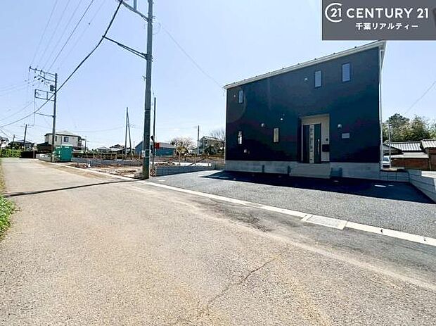 周辺環境や、お客様のご希望に合った物件も一緒にご案内を致します。住宅ローンアドバイザーによるご相談も承ります。当社はお問い合わせに即対応します!お待たせしません!