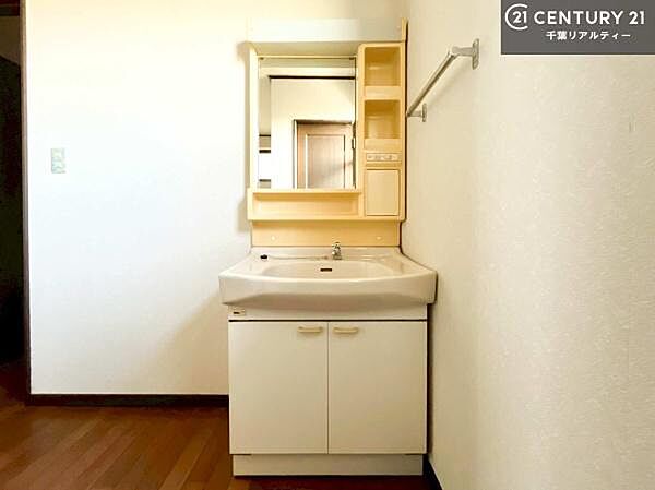 1階と2階に洗面台があるので、朝の身支度時混雑していても取り合いになりにくい！