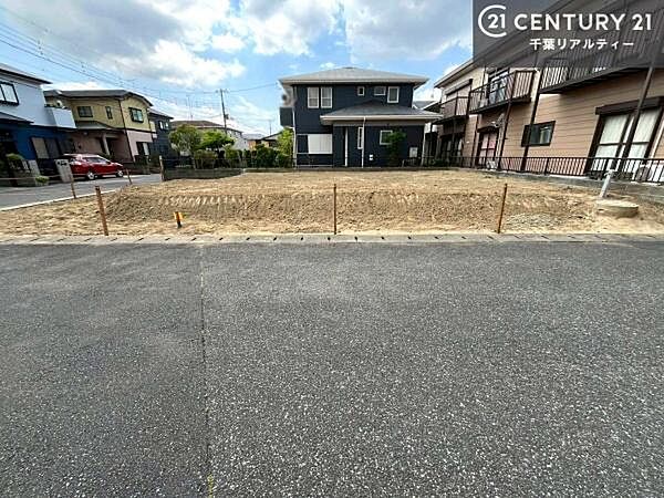 建築条件なし・更地渡しのため、お好きなハウスメーカーや工務店で理想の住まいを自由にプランニングできます。解体費用の心配がなく、すぐに建築計画をスタートできるのも嬉しいポイント！
