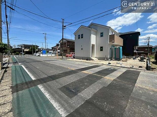 周辺環境や、お客様のご希望に合った物件も一緒にご案内を致します。住宅ローンアドバイザーによるご相談も承ります。当社はお問い合わせに即対応します!お待たせしません!