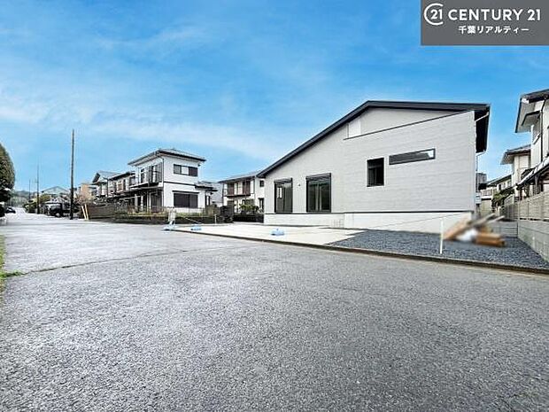 周辺環境や、お客様のご希望に合った物件も一緒にご案内を致します。住宅ローンアドバイザーによるご相談も承ります。当社はお問い合わせに即対応します!お待たせしません!