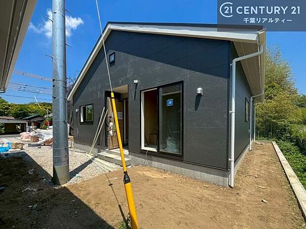 只今建築中につき、現地ではしっかりとした構造をご確認いただけます。完成イメージは図面や資料とともにご案内いたしますので、お気軽にお問い合わせください。