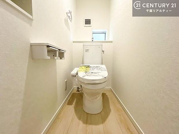 清潔感のある色味のお手洗いです!さわやかでスッキリする空間です!白を基調としているので、お手入れがしやすいトイレです!(施工例)