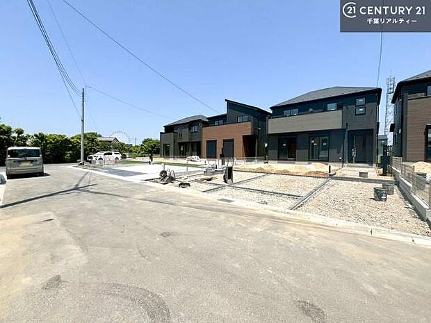 周辺環境や、お客様のご希望に合った物件も一緒にご案内を致します。住宅ローンアドバイザーによるご相談も承ります。当社はお問い合わせに即対応します!お待たせしません!